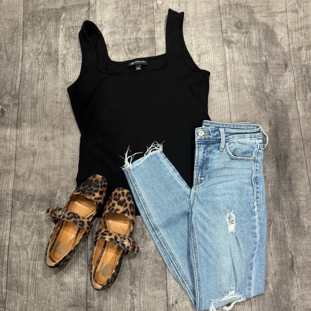 Old Navy Rockstar Super Skinny High Rise “Secret Slim Pockets” Distressed Jeans
